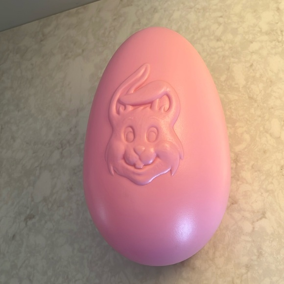 Vintage Large plastic blow mold pastel Easter egg. General Foam Plastics Company - Picture 1 of 5